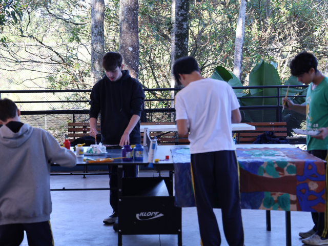 Oficinas - alunos em atividade prática